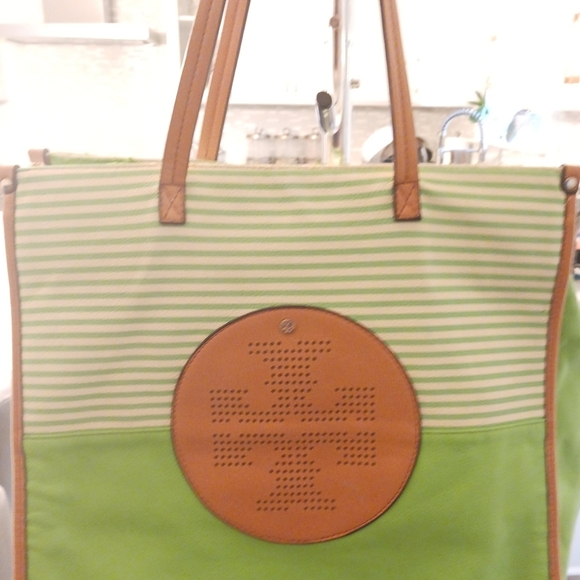 GOLD LEATHER COACH HANDBAG. TORY BURCH Green Handbag - Picture 6 of 10